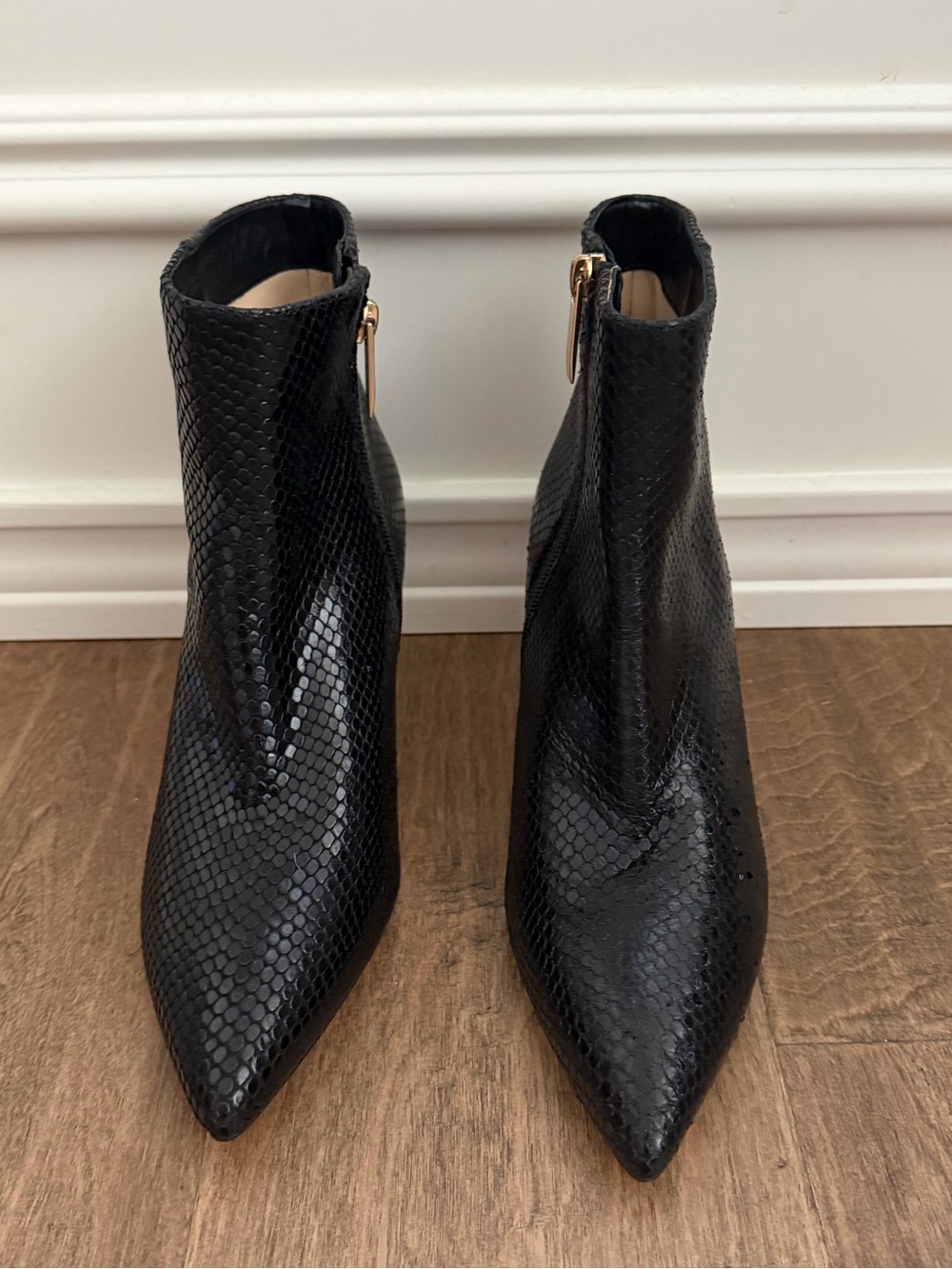 L'AGENCE Black Snake-Embossed Pointed Toe Ankle Boots, NEW, size 9.5